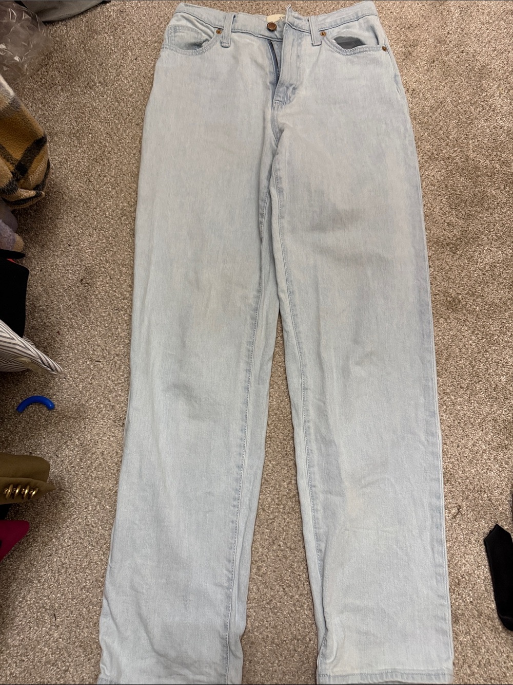 Universal Thread Light Blue Straight Leg Women’s Jeans